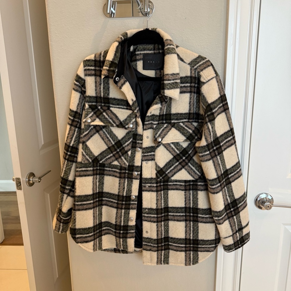 BLANKNYC Plaid Flannel Jacket Shacket in Outsider - Picture 3 of 7